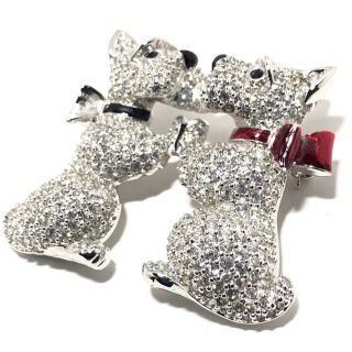 スワロフスキー(SWAROVSKI)のスワロフスキー ブローチ美品  犬(ブローチ/コサージュ)