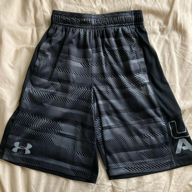 UNDER ARMOUR(アンダーアーマー)の【yumr様】アンダーアーマー　4点 キッズ/ベビー/マタニティのキッズ服男の子用(90cm~)(パンツ/スパッツ)の商品写真