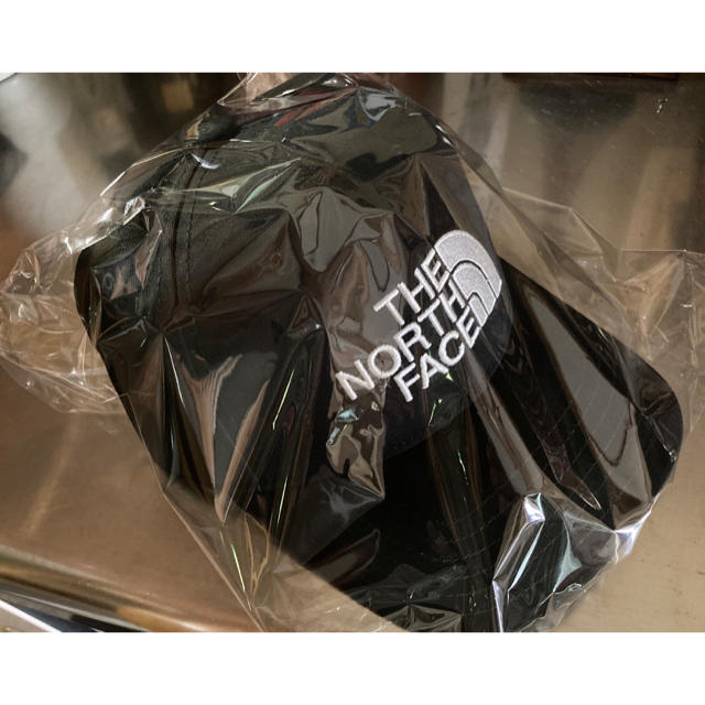 THE NORTH FACE(ザノースフェイス)の新品 ノースフェイス THE NORTH FACE ロゴ キャップ　ブラック レディースの帽子(キャップ)の商品写真