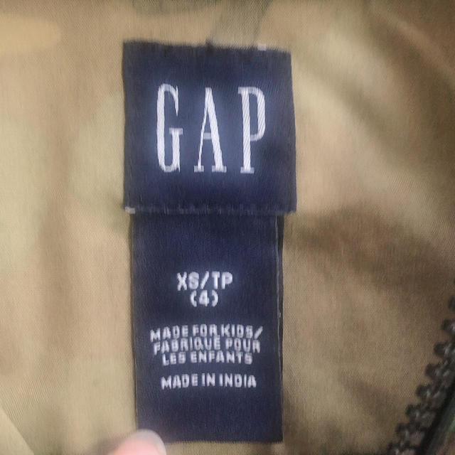 GAP(ギャップ)のGAP☆カモフラ柄マウンテンパーカー☆130cm キッズ/ベビー/マタニティのキッズ服男の子用(90cm~)(ジャケット/上着)の商品写真