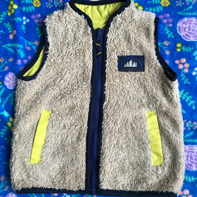 F.O.KIDS(エフオーキッズ)のエフオーキッズ リバーシブルボアベスト 120 キッズ/ベビー/マタニティのキッズ服男の子用(90cm~)(ジャケット/上着)の商品写真