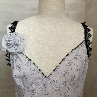 CHANEL - シャネル❤総ロゴ キャミソール カメリア付きの通販 by