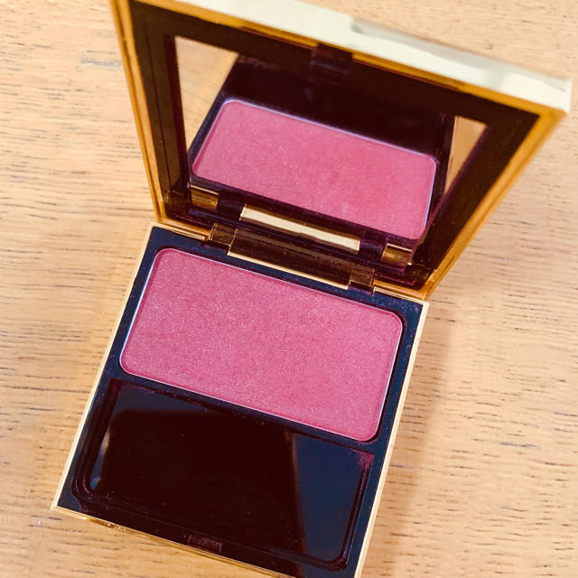 Yves Saint Laurent Beaute(イヴサンローランボーテ)のてぃにょん様★10/17迄★イブサンローランチーク　ローズオレンジ コスメ/美容のベースメイク/化粧品(チーク)の商品写真