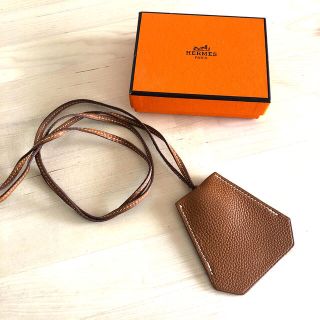 エルメス(Hermes)のエルメス　クロシェット　ネックレス　キャメル(ネックレス)