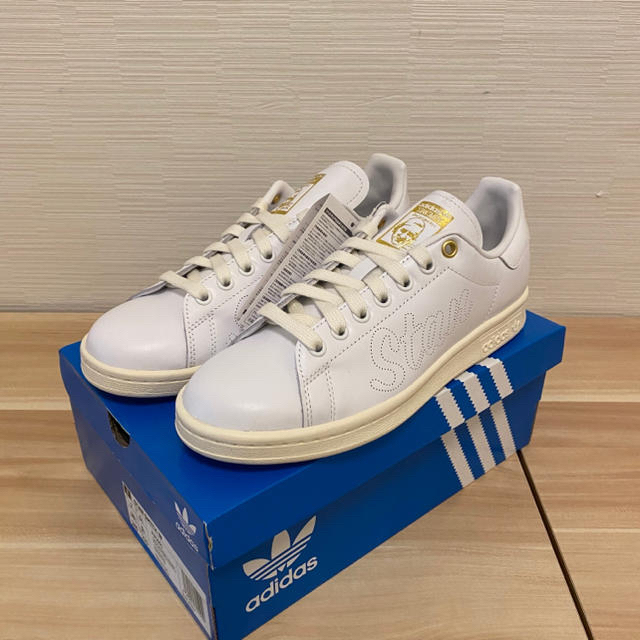 adidas(アディダス)の【絵里ママさま専用】新品限定adidas 　stan smith ホワイト レディースの靴/シューズ(スニーカー)の商品写真