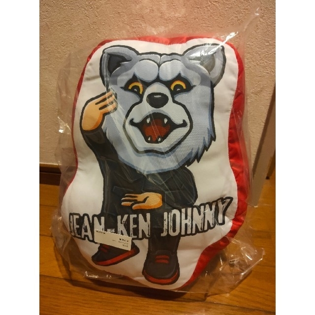 MAN WITH A MISSION(マンウィズアミッション)のMAN WITH A MISSION クッション JEAN-KEN JOHNNY エンタメ/ホビーのタレントグッズ(ミュージシャン)の商品写真