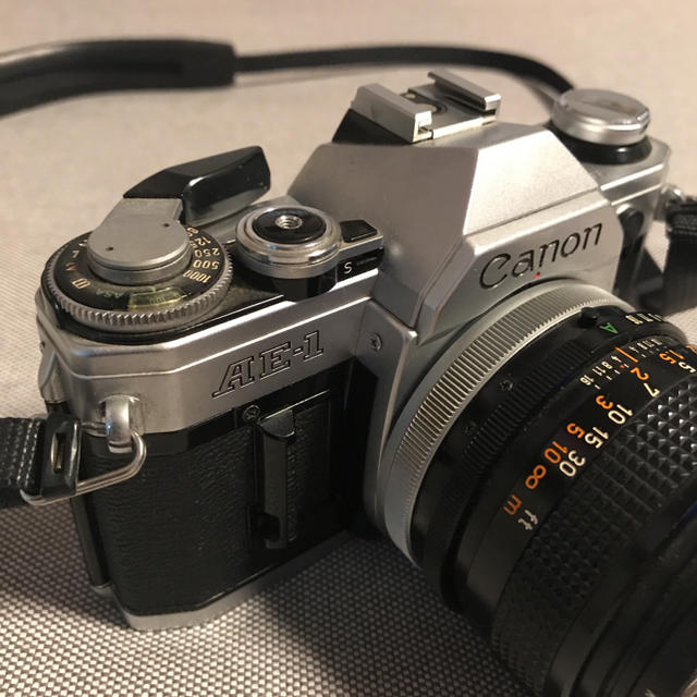 Canon(キヤノン)のCanon キャノン　AE1  カメラ　レトロ　ビンテージ スマホ/家電/カメラのカメラ(フィルムカメラ)の商品写真