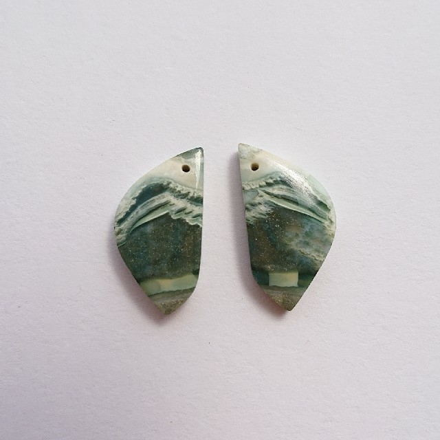 専用ページ スイスオパール/2粒ペア/天然石/ハンドメイド/ピアス