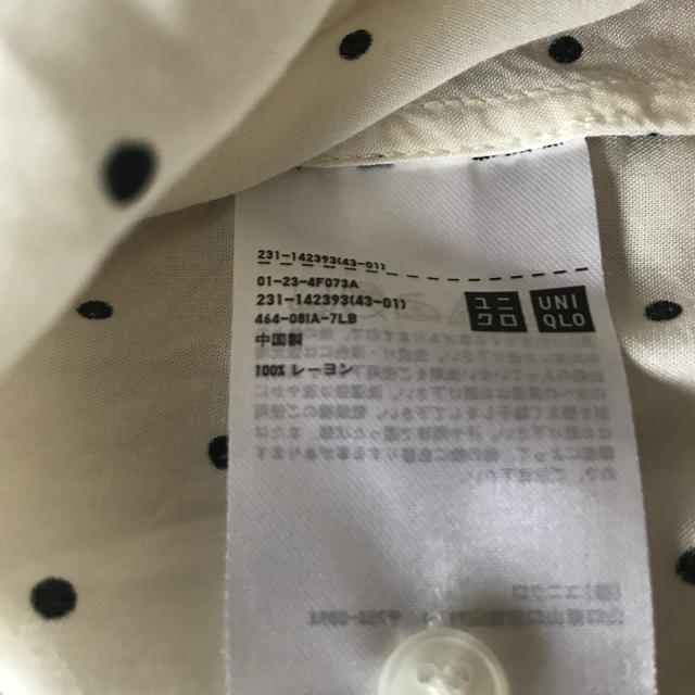 UNIQLO(ユニクロ)のユニクロ　ドット柄ボウタイブラウス レディースのトップス(シャツ/ブラウス(長袖/七分))の商品写真