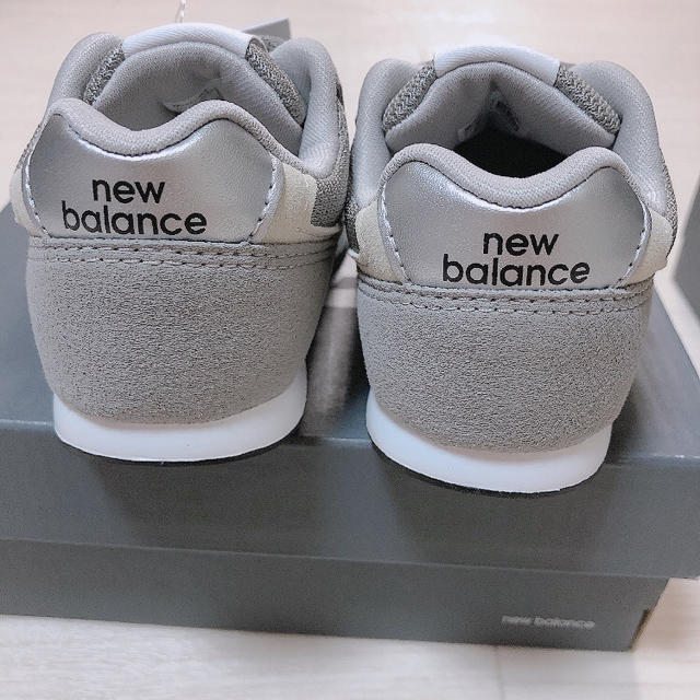 New Balance(ニューバランス)のニューバランス996 グレー 15.0cm キッズスニーカー　新品未使用 キッズ/ベビー/マタニティのキッズ靴/シューズ(15cm~)(スニーカー)の商品写真