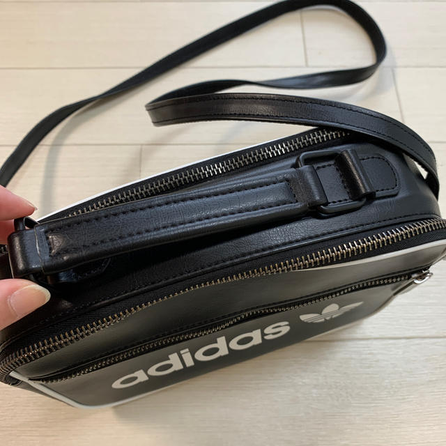 adidas(アディダス)のadidas ショルダーバッグ　ブラック　バッグ　アディダス レディースのバッグ(ショルダーバッグ)の商品写真