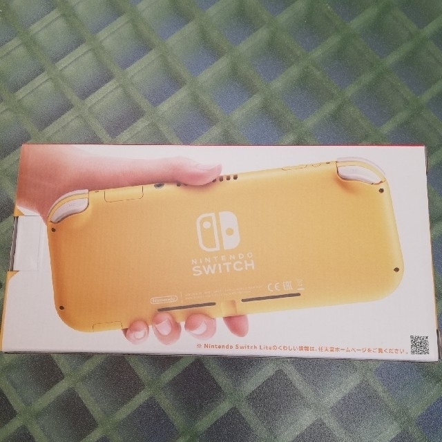 Nintendo Switch(ニンテンドースイッチ)のNintendo Switch Lite イエロー エンタメ/ホビーのゲームソフト/ゲーム機本体(家庭用ゲーム機本体)の商品写真