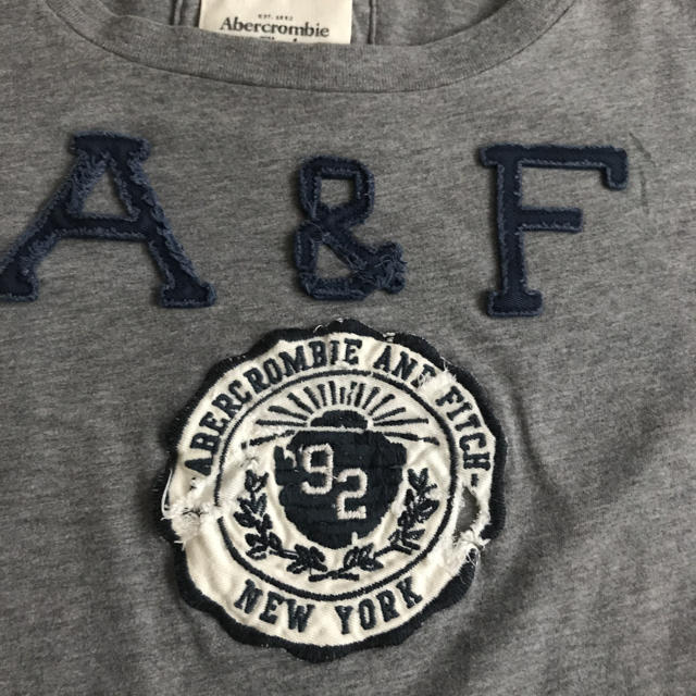 Abercrombie&Fitch(アバクロンビーアンドフィッチ)のアバクロ　レディースTシャツ レディースのトップス(Tシャツ(半袖/袖なし))の商品写真