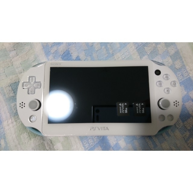 PSVita（PCH-2000）＋専用メモリーカード（64GB）＋おまけカセット-