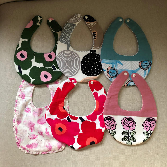 marimekko(マリメッコ)の最終価格スタイ6枚セット🐣 キッズ/ベビー/マタニティのこども用ファッション小物(ベビースタイ/よだれかけ)の商品写真