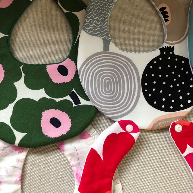 marimekko(マリメッコ)の最終価格スタイ6枚セット🐣 キッズ/ベビー/マタニティのこども用ファッション小物(ベビースタイ/よだれかけ)の商品写真