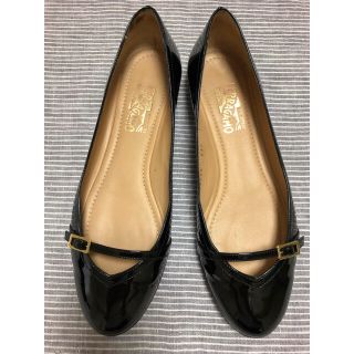 サルヴァトーレフェラガモ(Salvatore Ferragamo)の美品　サルバトーレフェラガモ　オードリー　エナメル黒8(バレエシューズ)