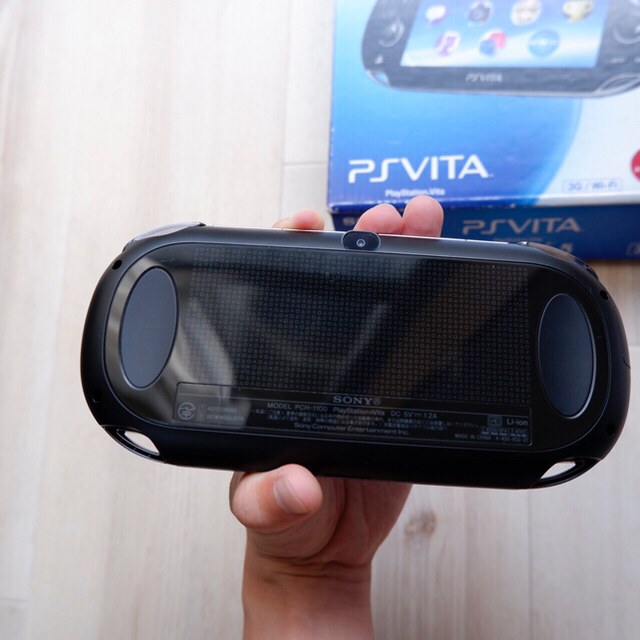 PlayStation Vita(プレイステーションヴィータ)の【美品】PlayStationVITA ソフト込み　 エンタメ/ホビーのゲームソフト/ゲーム機本体(携帯用ゲーム機本体)の商品写真