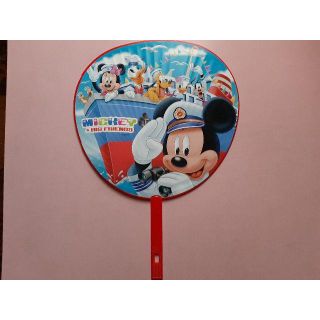 ディズニー(Disney)の限定品！ミッキーマウス&その仲間たちのビッグうちわ (本体カラー：レッド)(その他)