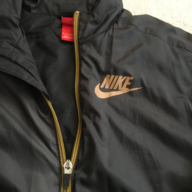 NIKE(ナイキ)の中古★ナイキ中綿入りジャンパー　160 黒　ナイロン キッズ/ベビー/マタニティのキッズ服男の子用(90cm~)(ジャケット/上着)の商品写真