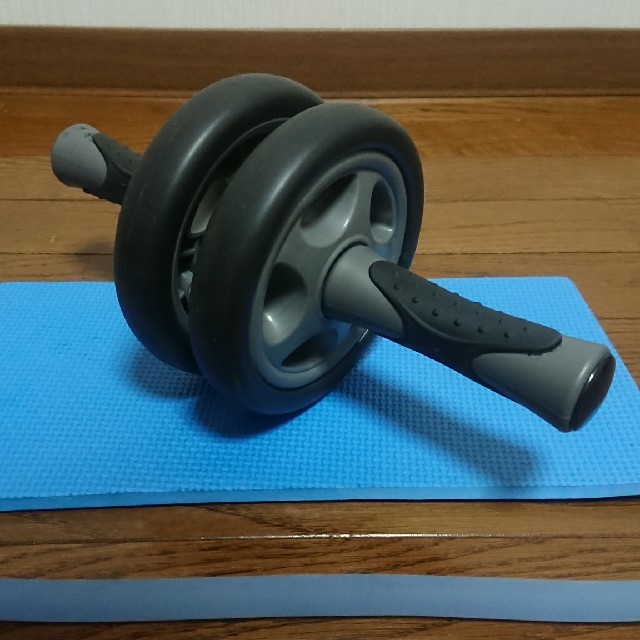 腹筋ローラー  スポーツ/アウトドアのトレーニング/エクササイズ(トレーニング用品)の商品写真