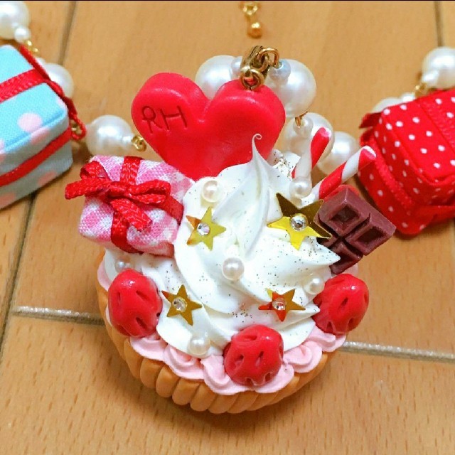 Angelic Pretty(アンジェリックプリティー)のカップケーキプレゼントBOXネックレス レディースのアクセサリー(ネックレス)の商品写真