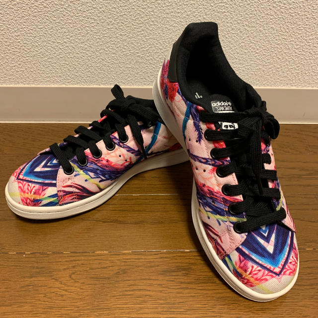 adidas(アディダス)のアディダス　adidas スタンスミス 23.5 フラワー　花柄　ファーム レディースの靴/シューズ(スニーカー)の商品写真