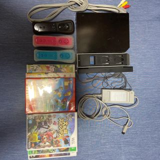 ニンテンドウ(任天堂)のWii本体+リモコンx3+カセットx6(家庭用ゲーム機本体)