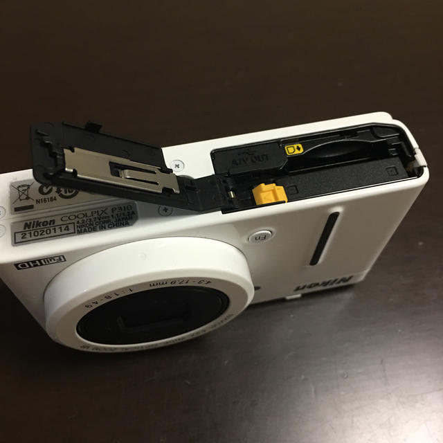 Nikon(ニコン)のニコンNICON COOLPIX P310 ホワイト デジタルコンパクトカメラ スマホ/家電/カメラのカメラ(コンパクトデジタルカメラ)の商品写真