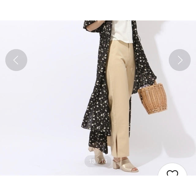 ZARA(ザラ)のchico スリットワイドパンツ ベージュ zara h&m ローリーズファーム レディースのパンツ(カジュアルパンツ)の商品写真