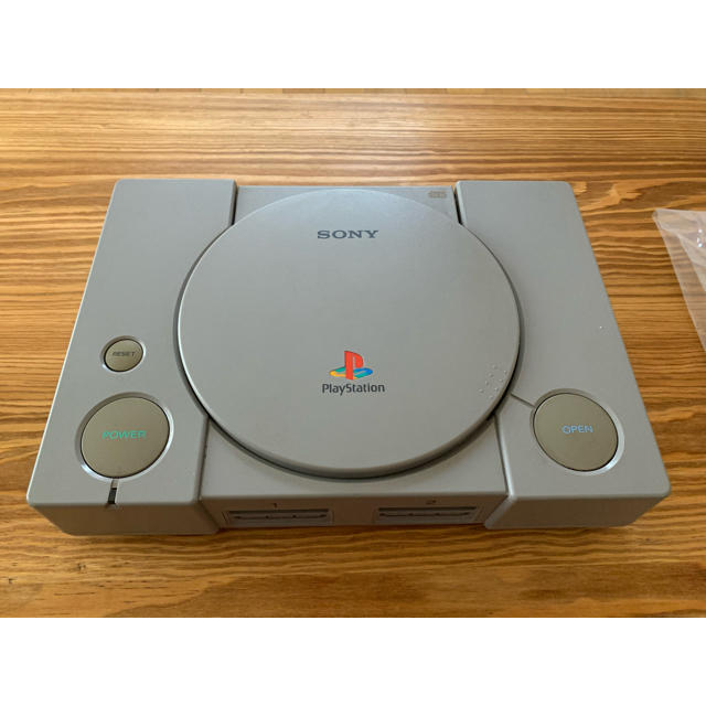 PlayStation(プレイステーション)のプレイステーション　本体 エンタメ/ホビーのゲームソフト/ゲーム機本体(家庭用ゲーム機本体)の商品写真