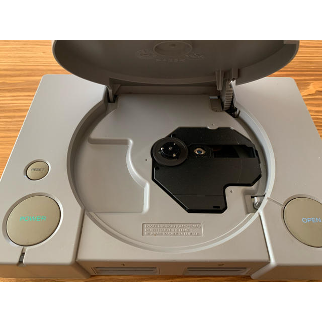 PlayStation(プレイステーション)のプレイステーション　本体 エンタメ/ホビーのゲームソフト/ゲーム機本体(家庭用ゲーム機本体)の商品写真