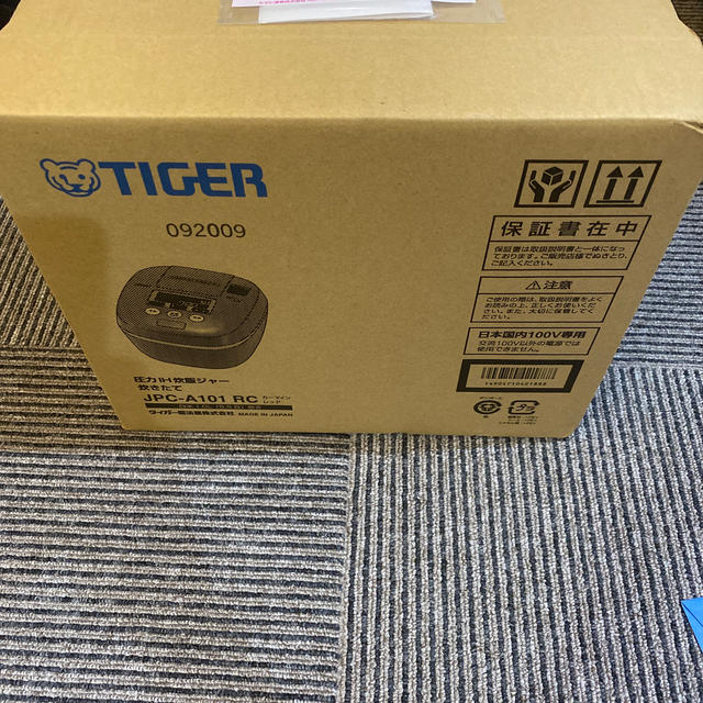 TIGER(タイガー)のタイガー　炊飯器5.5合　新品未開封　期間限定値下げ中 スマホ/家電/カメラの調理家電(炊飯器)の商品写真