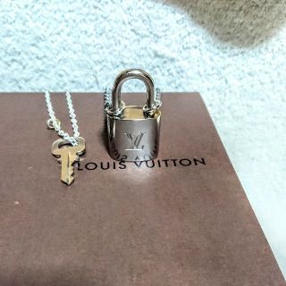 ルイヴィトン(LOUIS VUITTON)のルイヴィトン シルバー カデナ南京錠、鍵付き！(ネックレス)