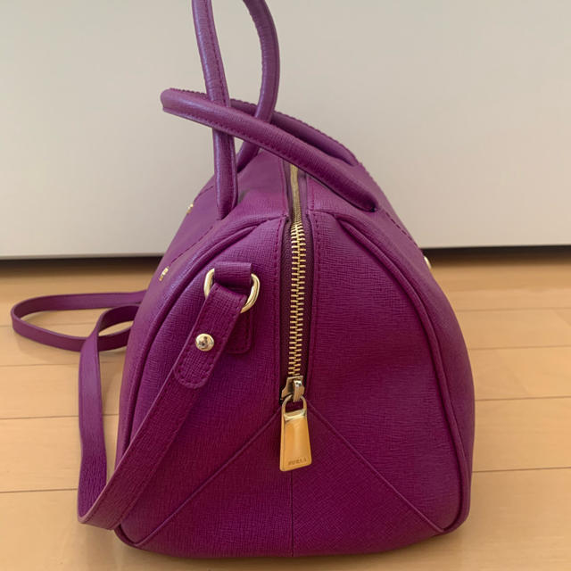 Furla(フルラ)のFURLAフルラ紫色ハンドボストンバック レディースのバッグ(ハンドバッグ)の商品写真