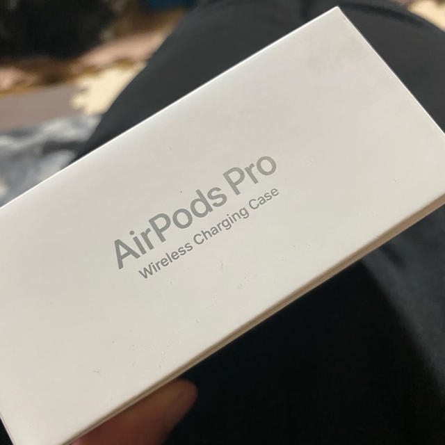 Apple(アップル)のAirPods Pro スマホ/家電/カメラのオーディオ機器(ヘッドフォン/イヤフォン)の商品写真