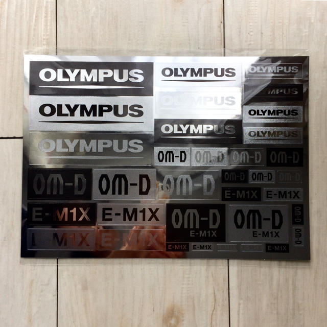 OLYMPUS(オリンパス)の限定 オリンパスステッカー シルバー スマホ/家電/カメラのカメラ(その他)の商品写真
