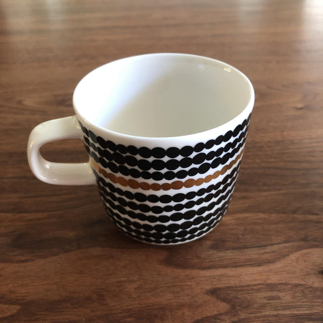 marimekko(マリメッコ)の新品　マリメッコ　ラシマット　ゴールド　マグカップ インテリア/住まい/日用品のキッチン/食器(食器)の商品写真