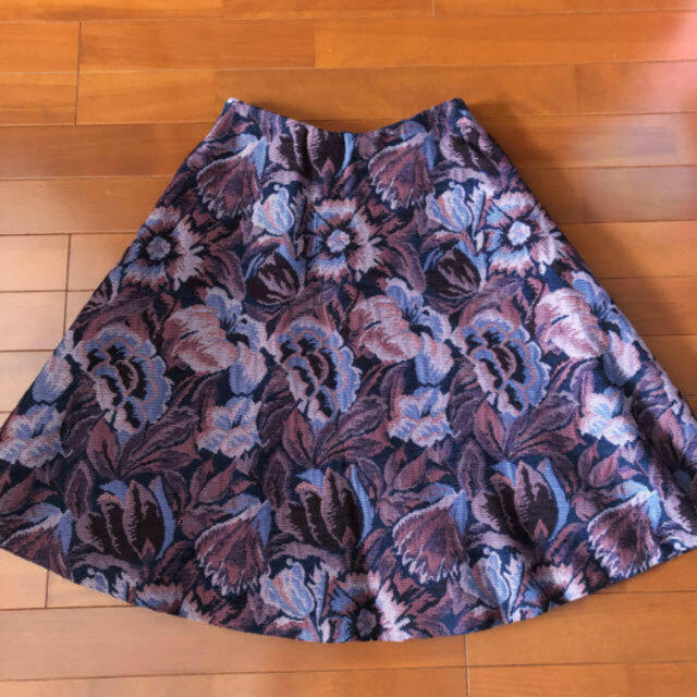STRAWBERRY-FIELDS(ストロベリーフィールズ)の新品未使用ジャガードスカート　ストロベリーフィールズ レディースのスカート(ひざ丈スカート)の商品写真