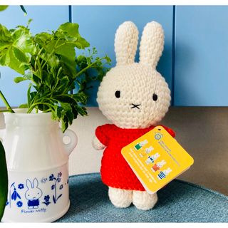 ミッフィー(miffy)の【ミッフィーあみぐるみ】ユトレヒト小児病院限定19cm赤色オランダジャストダッチ(あみぐるみ)