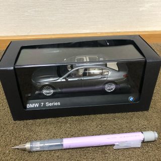 ビーエムダブリュー(BMW)のBMW 750 ミニカー　ボールペンは含みませんが、1/43で同じくらいの大きさ(ミニカー)