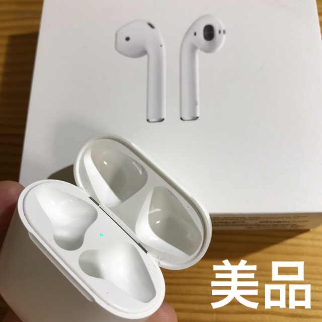 Apple(アップル)のApple AirPods 第2世代 充電ケース【国内正規品】送料無料 スマホ/家電/カメラのオーディオ機器(ヘッドフォン/イヤフォン)の商品写真