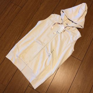 ユニクロ(UNIQLO)のユニクロ　ベスト　パーカー　スウェット　レース　トップス(ベスト/ジレ)