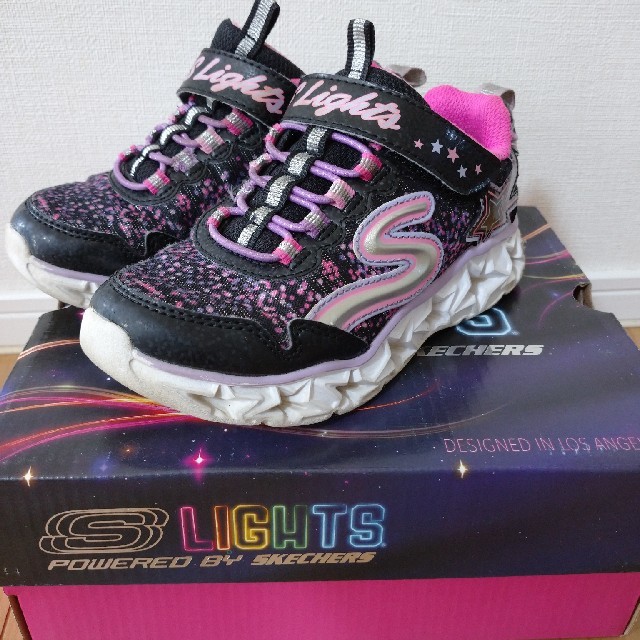 SKECHERS(スケッチャーズ)のSKECHERS 光るスニーカー 17,5 キッズ/ベビー/マタニティのキッズ靴/シューズ(15cm~)(スニーカー)の商品写真