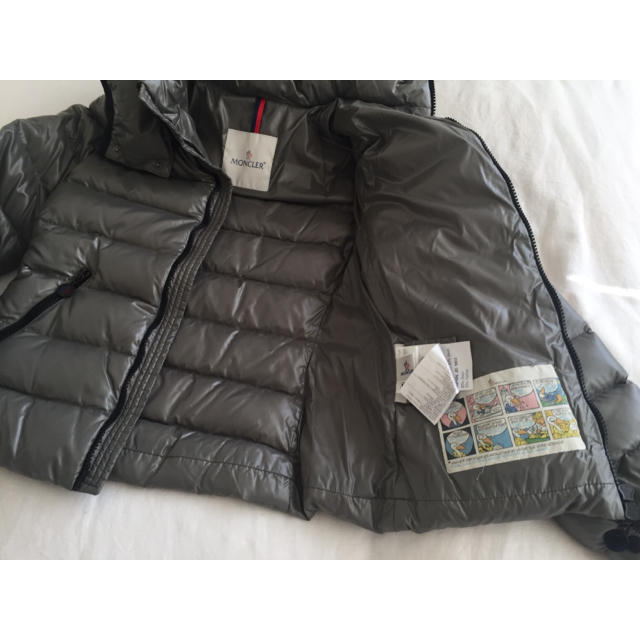 MONCLER(モンクレール)のモンクレール キッズ 10A グレー 2/15まで キッズ/ベビー/マタニティのキッズ服女の子用(90cm~)(ジャケット/上着)の商品写真