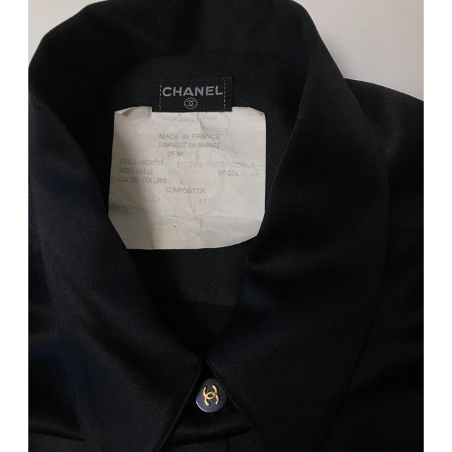 CHANEL(シャネル)の超美品　CHANEL レア　ココマークボタン　シルク　ブラウス　シャツ　シャネル レディースのトップス(シャツ/ブラウス(長袖/七分))の商品写真