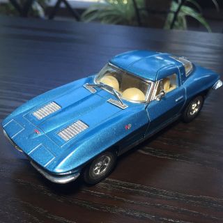 1963 CORVETTE STING RAY 1/36スケール(ミニカー)