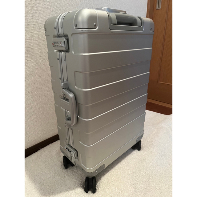 MUJI (無印良品)(ムジルシリョウヒン)の定価89,000円　アルミ　スーツケース　無印良品　MUJI  メンズのバッグ(トラベルバッグ/スーツケース)の商品写真
