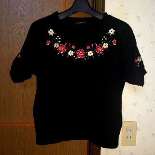 イング(INGNI)のINGNIトップス レディーストップス 花柄(カットソー(半袖/袖なし))