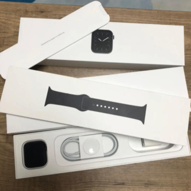 Apple Apple Watch Series 5 GPS + Cellular 40mmの通販 by はなまるこ's shop｜アップルウォッチならラクマ Watch - 超激得好評